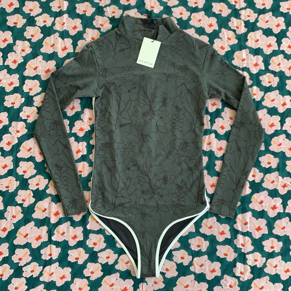 ACACIA EHUKAI BNWT